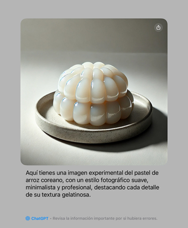 Representación experimental de un tradicional pastel de arroz coreano con una explicación de las características de la foto generada por Apple Intelligence con la integración de ChatGPT