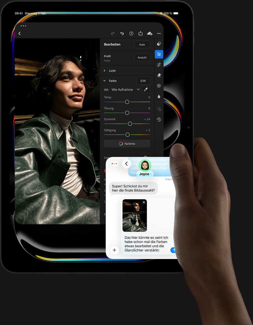 iPad Pro, Vorderansicht, Hochformat, Farbe Space Schwarz, rechte Hand hält das Gerät, das Display zeigt eine Fotobearbeitungsapp mit dem Bild einer Person in einer Lederjacke, Tools zum Bearbeiten und Regler, eine iMessage Unterhaltung zwischen einer Person und einer anderen Person, die das Foto überprüft