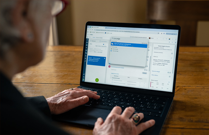 Spotlight effectue des recherches dans les images et les documents pour trouver rapidement les fichiers appropriés.