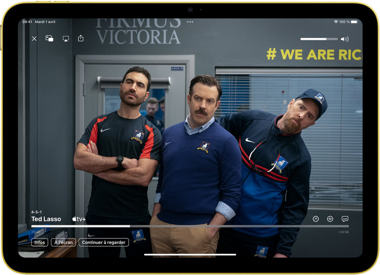 Série Apple TV+ Ted Lasso affichée sur un iPad.