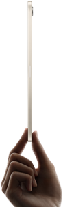 iPad mini kézben tartva, oldalnézetből, vékony és könnyű kialakítással