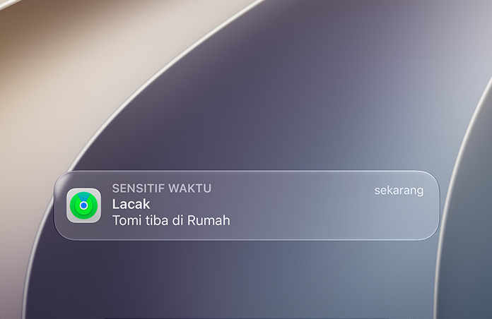 Layar terkunci dengan pemberitahuan dari Lacak dan Home.