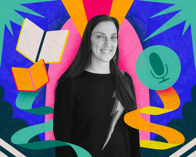 CEO for Rebel Girls, Jes Wolfe, ses i sort/hvid foran en farverig, illustreret baggrund.