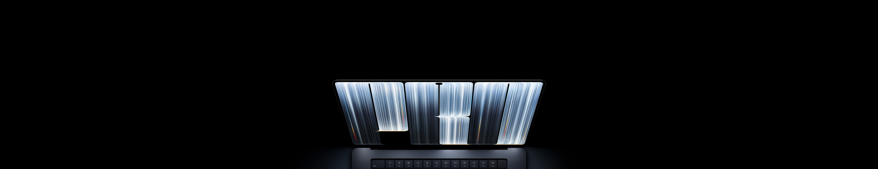 PROLED XDR Ekranlı MacBook Pro, uzay siyahı rengi, ekranda çeşitli genişliklerde parlayan çizgilerden oluşan yoğun desenlere sahip şerit benzeri nesnelerin oluşturduğu Pro yazısı gösteriliyor.