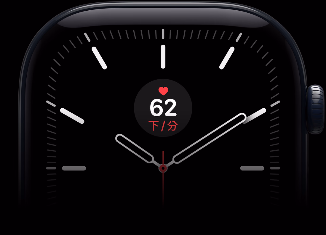Apple Watch Series 12，展示夜藍色精密陶瓷錶殼，螢幕顯示子午線錶面與心率複雜功能，右側外觀展示數位錶冠