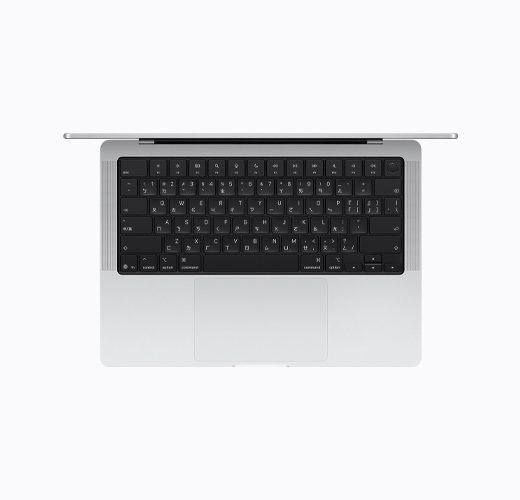 以俯視圖展示打開的銀色 MacBook