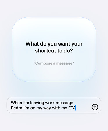 Na ekranie widać zapytanie użytkownika i odpowiedź Siri AI na temat intencji skrótu. Tekst zapytania brzmi: “What do you want your shortcut to do?”, a odpowiedź brzmi: “When I’m leaving work message Pedro Im on my way with my ETA”