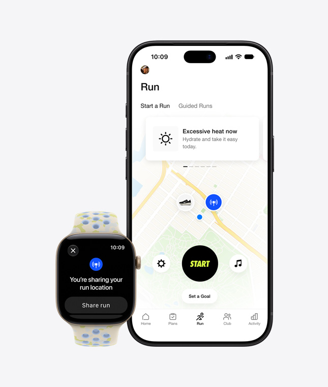 ساعة Apple Watch Series 12، إطار ألومنيوم، لون ذهبي فاتح، حزام Loop رياضي Nike، لون رمادي إسمنتي (رمادي غامق مع نمط محبوك بدرجة رمادية متوسطة وتفاصيل دقيقة باللون الأحمر)، شاشة مشاركة الموقع، جهاز iPhone 18 Pro، تطبيق Nike Run Club يعرض مسار الركض في الخارج على الخريطة