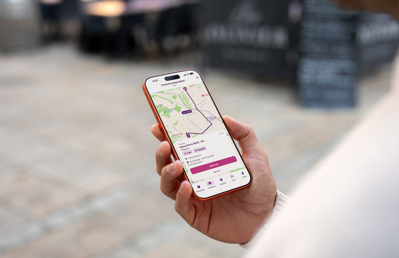 Registrerte sjåfører velger leveringsjobber i Tut Tut-appen og bruker Apples Kart-app til navigasjon.