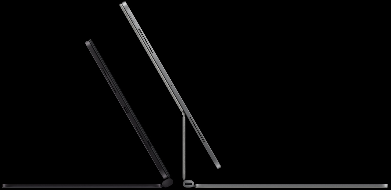Dva iPady Pro pripnuté ku klávesnici Magic Keyboard, naľavo: iPad Pro, pohľad zboku, kozmická čierna farba, mikrofóny, pripnutý ku klávesnici Magic Keyboard, pohľad zboku, kozmická čierna farba, tenký profil, iPad Pro naklonený v uhle 45 stupňov, napravo: iPad Pro, pohľad zboku, strieborná farba, mikrofóny, pripnutý ku klávesnici Magic Keyboard, pohľad zboku, strieborná farba, iPad Pro naklonený v uhle 45 stupňov s ukážkou plávajúcej konzolovej konštrukcie a konektora USB‑C klávesnice