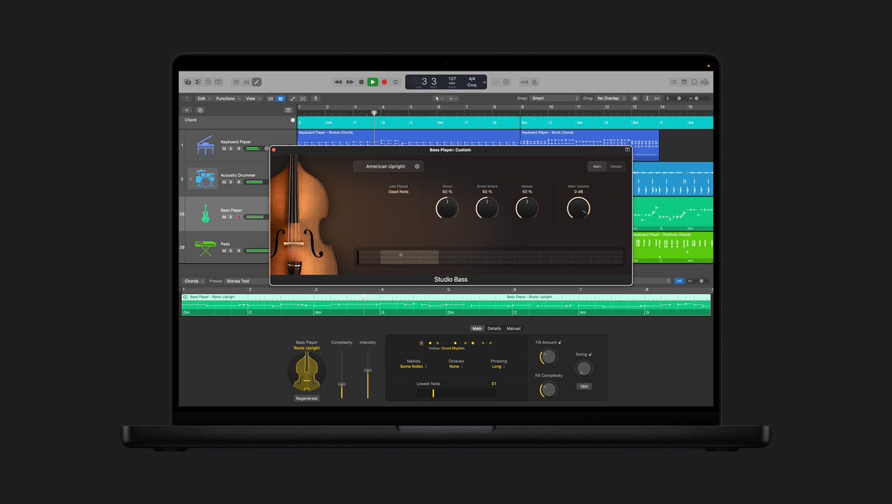 Schermo di un MacBook Pro 16 che mostra Bass Player contrabbasso, la finestra è aperta con i controlli di Basso studio; a sinistra le righe per Keyboard Player, Drummer acustico, Bass Player e Pads, in basso i controlli di Bass Player Roots contrabbasso