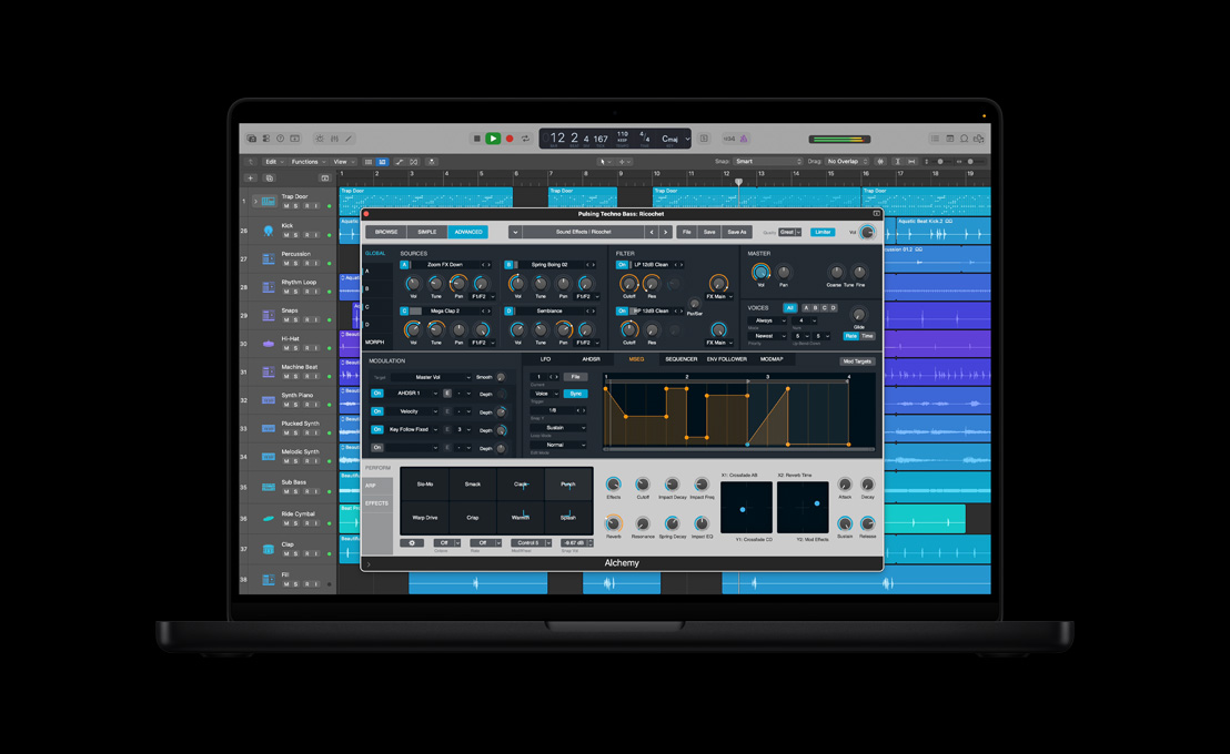 Schermo di un MacBook Pro 16 che mostra Alchemy, Pulsing Techno Bass: finestra Ricochet, effetti e controlli avanzati