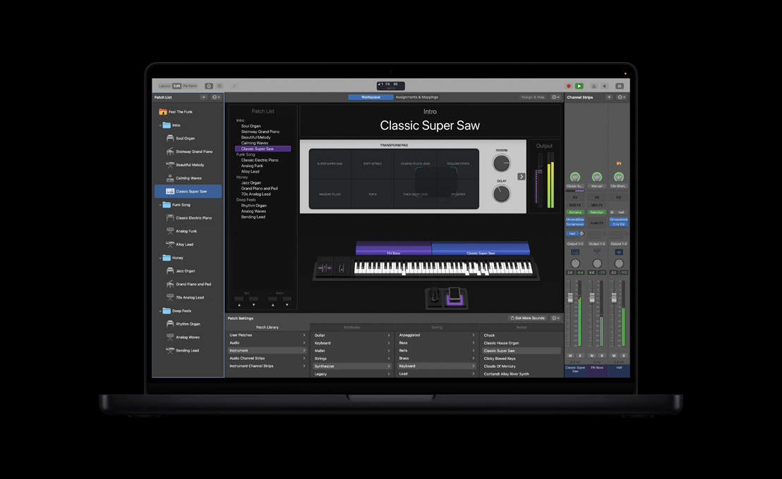 Schermo di un MacBook Pro 16 che mostra lo spazio di lavoro di MainStage con il Transform Pad, pannello di sinistra con vari file, impostazioni patch con libreria patch di suoni in basso, Channel Strip e controlli a destra