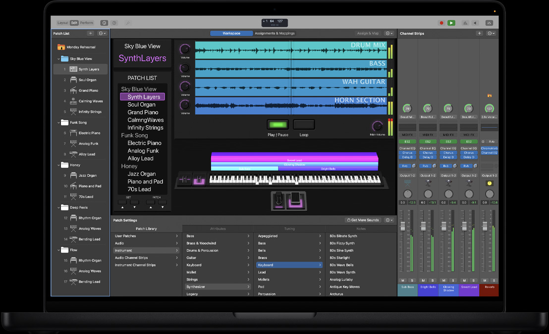 Schermo di un MacBook Pro 16 che mostra lo spazio di lavoro di MainStage, pannello di sinistra con vari file, impostazioni patch con libreria patch di suoni in basso, Channel Strips e controlli a destra{