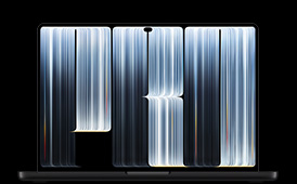 配備 PROLED XDR 顯示器的太空黑 MacBook Pro，呈打開狀態，螢幕顯示如絲帶般的物件緊密排列，交織出寬度不一的發光條紋，拼出「Pro」字樣