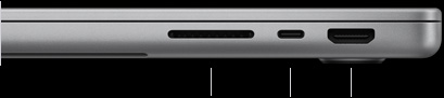 صورة للجهة اليمنى من جهاز MacBook Pro مقاس 14 إنش بشريحة M5 وهو مغلق، تعرض فتحة بطاقة SDXC مع منفذ ثندربولت 4 واحد ومنفذ HDMI
