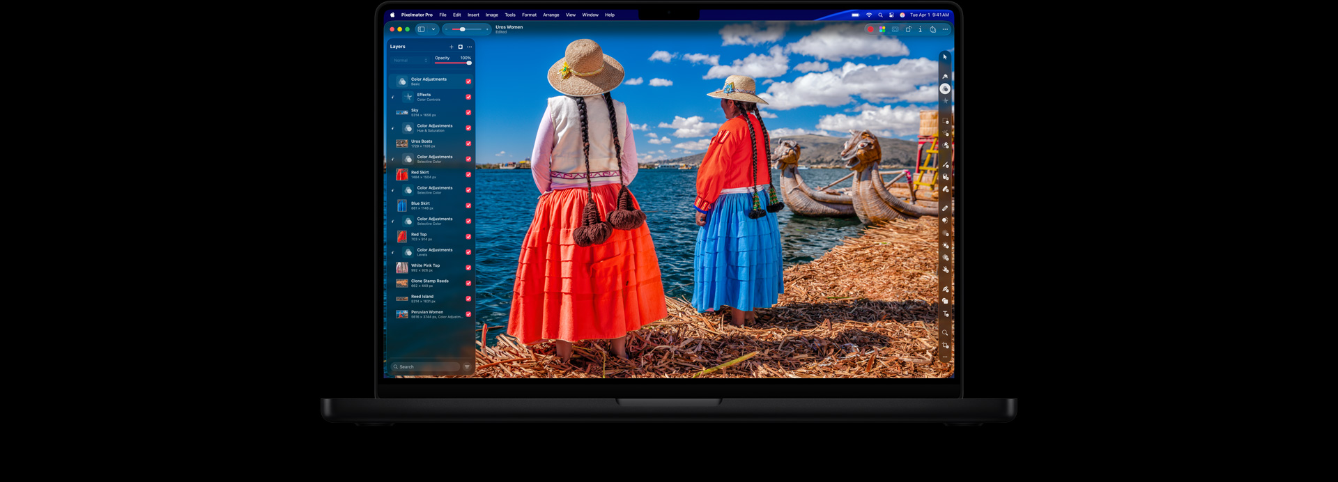 Lo schermo di un MacBook Pro 16 mostra la foto di due donne con abiti dai colori brillanti, strumenti di modifica del colore